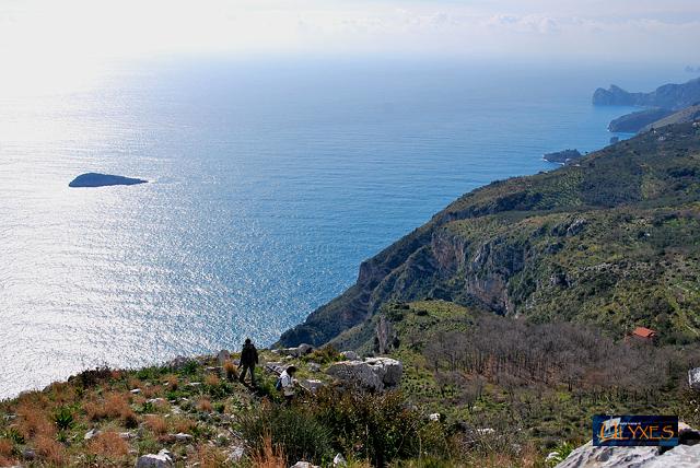 veduta con lo scoglio vetara.JPG